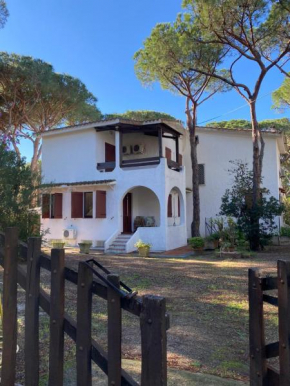 Villa Fara - Ampio giardino a pochi passi dal mare